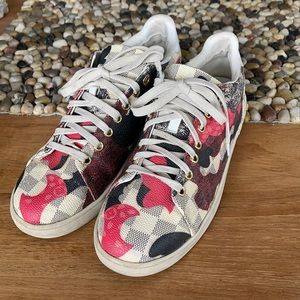 Multi colored sneaker